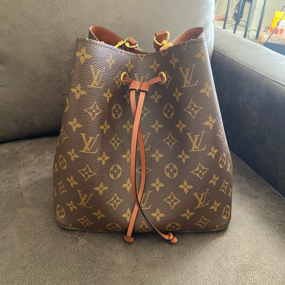 👛💞 Super Pretty Authentic LV Monogram Neonoe MM Caramel